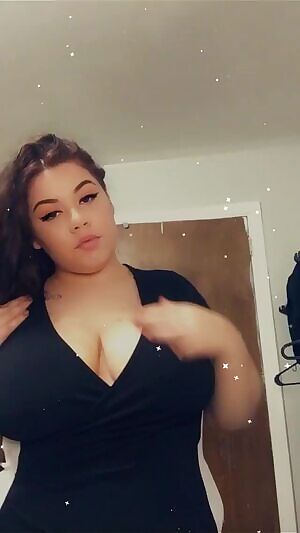 would you like to cum on these tits 😋