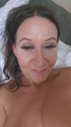 Curvy naked moms are the best