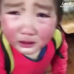 Mother under cooks daughter's school lunch