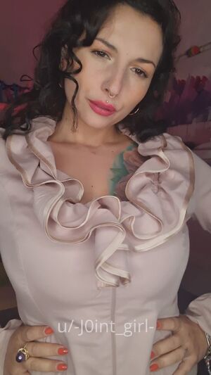 Today I bring you some MILF vibes and big bursting boobs (OC)