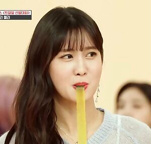 Twice - Momo, Jihyo, Tzuyu & Mina