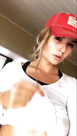 NSFW_GIF - 18 yo Mia Melano Reveals