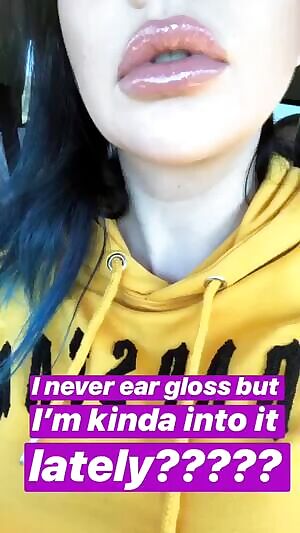 Just starting to like lip gloss! 💋💦💦