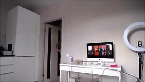 She Knows How To Enter A Room