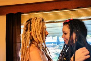 Hippie Chicks Amateur Dreads French Kissing