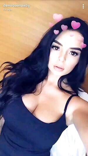 Demi kisses