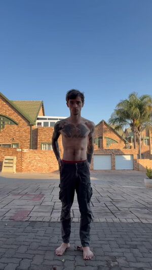 Gay Muscle Amateur Solo
