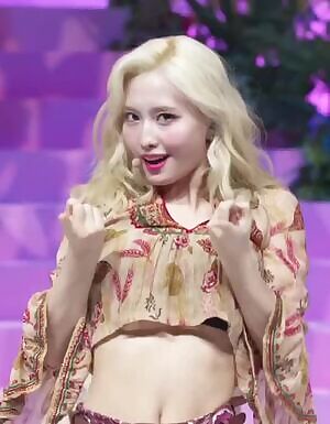TWICE - Momo