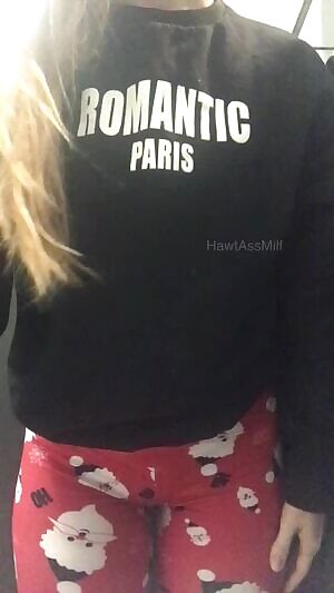 Hi, first time posting. Hope it's not too late to show you my Santa leggings :) I was at the movies' bathroom and felt the urge to be naughty 😈