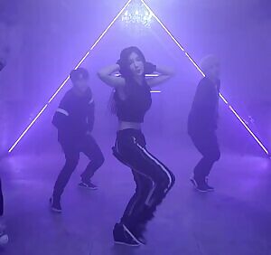 Elris Sohee's tummy!