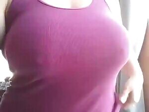 Huge tits reveal