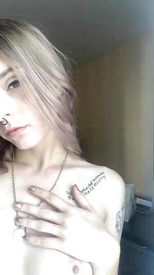 Playing around in hotel windows 💕