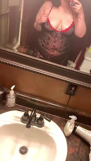 Quick one handed reveal 😇