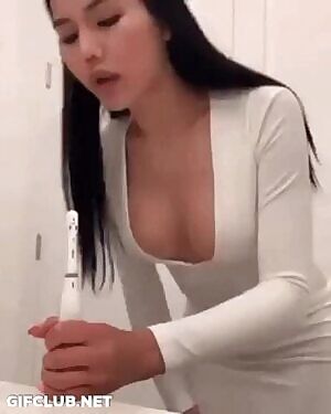 Anyone knows who the girl in the gif is? ❤