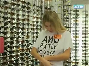 Now that's how you sell glasses