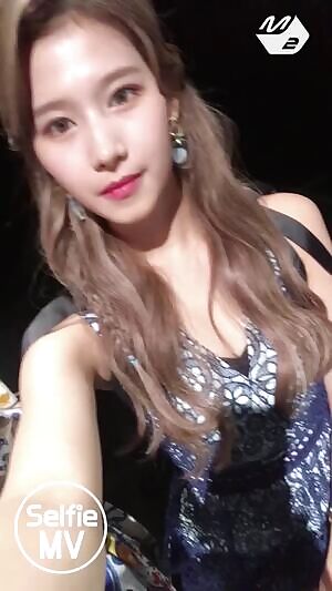 TWICE - Sana & Jeongyeon