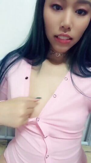 My smoll titties want to play with you :)