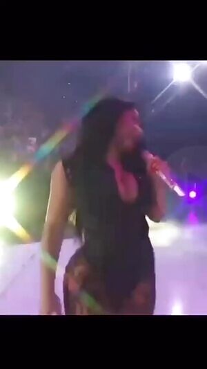 Nicki’s big phat butt