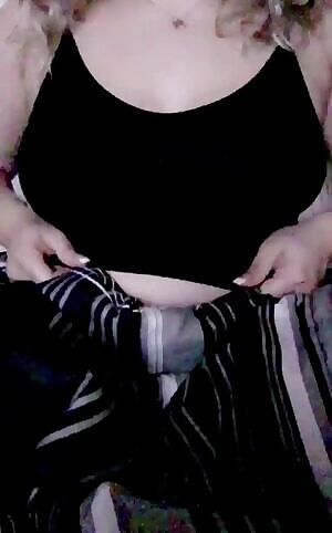 Low quality titty drop while I watch my favvv TV show, anyone? Where are my night owls? 🌚