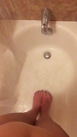 Wiggly shower toes 😊