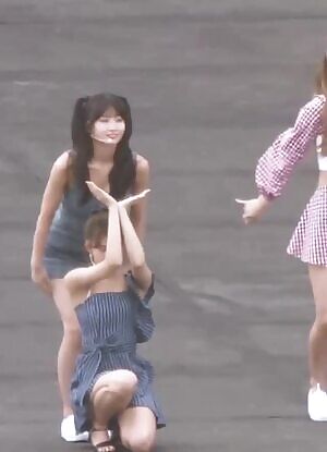 TWICE - Momo