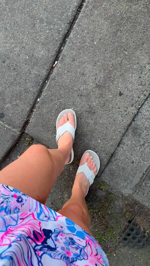 Public Urination Amateur Brunette MILF Outdoor