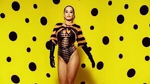 Rita Ora - LOVE Advent 2017