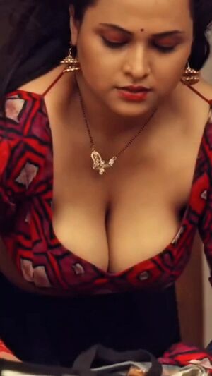 Indian Hotwife Aunty Big Tits Celebrity