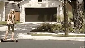 She Flashes Her Ass While Skateboarding