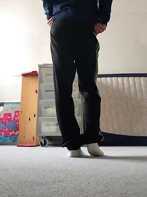 My first take on a striptease pls be kind 🙈