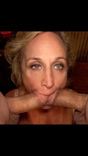 Double Barrel Amateur Blowbang Blowjob MILF