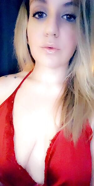 Maybe I can pull off red. 💋