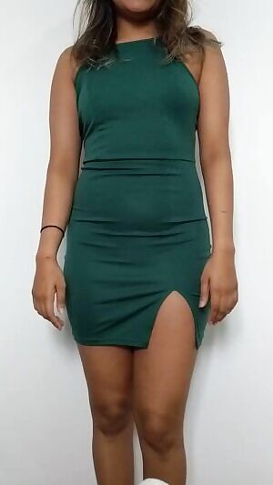 eeling slutty in my tight green dress👅🍑