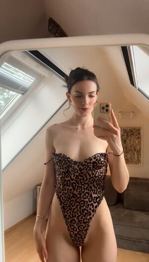 TittyDrop Babe Boobs NSFW Natural Tits