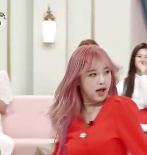 YENA - IZONE