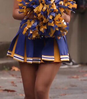 I want to pleasure 19 year old Ariana Grande so bad