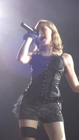 SNSD - Taeyeon Lady Marmalade