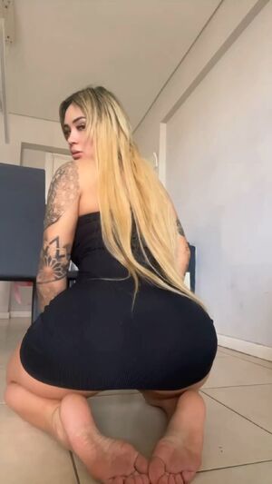 Can I clap my ass on someone’s cock please?
