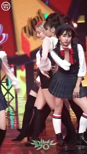 Twice - Momo