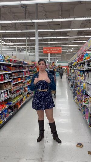 Sneaky Porn Amateur Big Tits Flashing