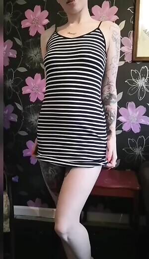 I love slinky dresses, they peel off so nicely <3