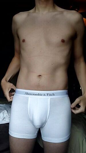 29/M/6'4/175lbs. Do you prefer hairy or shaved?