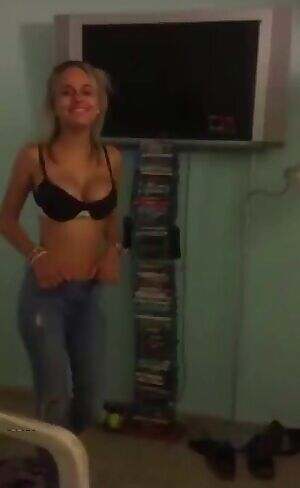 This is one sexy teen👌