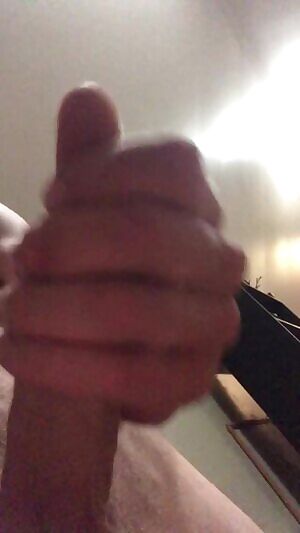 Who’s cum hungry? Hum for kik