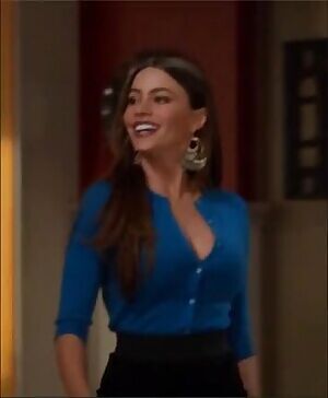 Sofia Vergara casual jiggle in cleavage