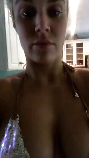 Is there a Sexier Slut than Lana?