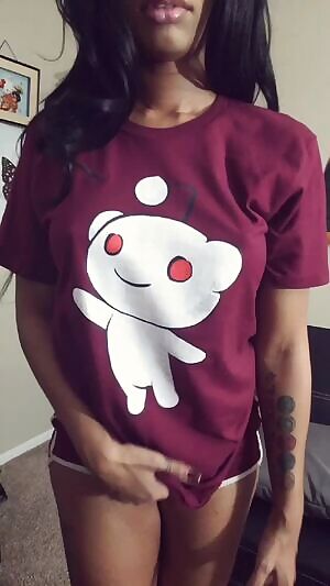 u/moonraye and a baggy shirt. Mmmmmm.