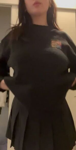 F21 130lbs 5’5… say YES if you like those gigantic tits🥵 Rate my body please