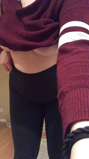 Simply showing my body off in fun ways for your enjoyment 😚