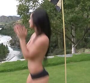 Melisa Mendiny Being Bouncy